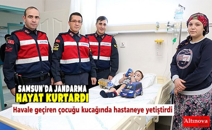 Jandarma personeli havale geçiren çocuğu kucağında hastaneye yetiştirdi