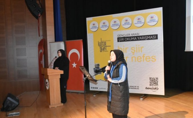 Gençler Arası Şiir Okuma Yarışması'nın Sinop finali yapıldı