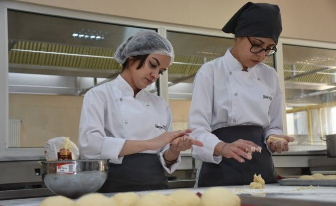 Gümüşhane'de gastronomi öğrencileri dünya mutfağının inceliklerini öğreniyor