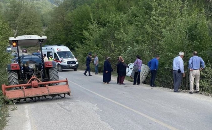Sinop'ta devrilen otomobildeki 4 kişi yaralandı