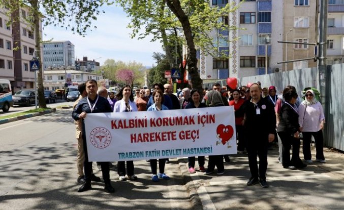 Trabzon'da sağlık çalışanları kalp sağlığı farkındalığı için yürüdü