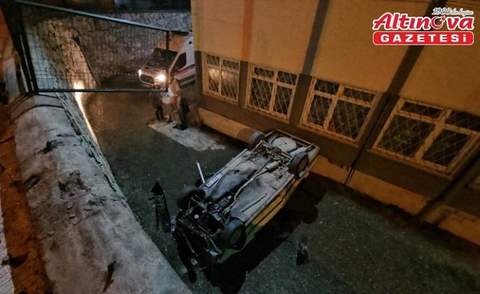 Çorum'da okul bahçesine düşen otomobildeki 2 kişi yaralandı