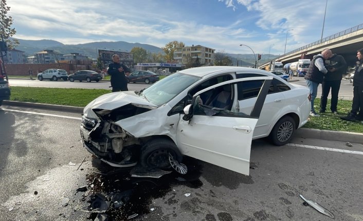 Samsun'da iki otomobil ile motosikletin karıştığı kazada 1 kişi öldü, 1 kişi yaralandı