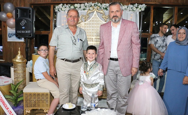 HÜSEYİN AYHAN ERKEKLİĞE İLK ADIMINI ATTI