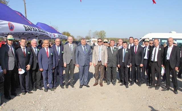 BAFRA’DA 5 BİN FİDAN TOPRAKLA BULUŞTU
