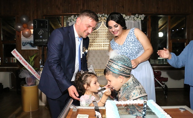 HÜSEYİN AYHAN ERKEKLİĞE İLK ADIMINI ATTI
