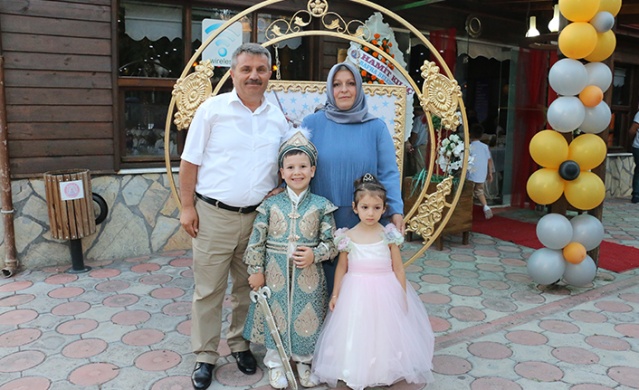 HÜSEYİN AYHAN ERKEKLİĞE İLK ADIMINI ATTI