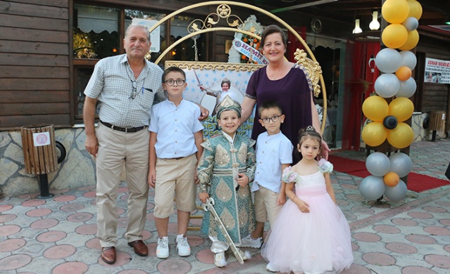 HÜSEYİN AYHAN ERKEKLİĞE İLK ADIMINI ATTI