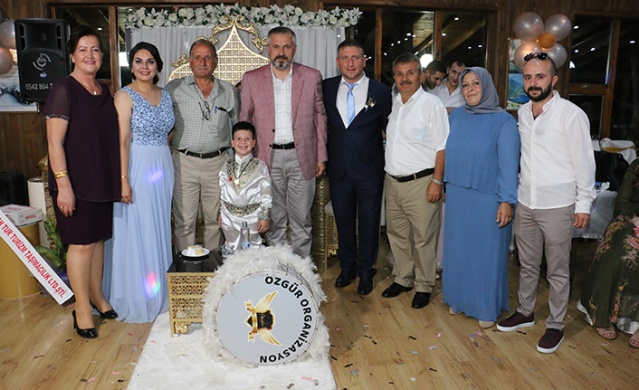HÜSEYİN AYHAN ERKEKLİĞE İLK ADIMINI ATTI