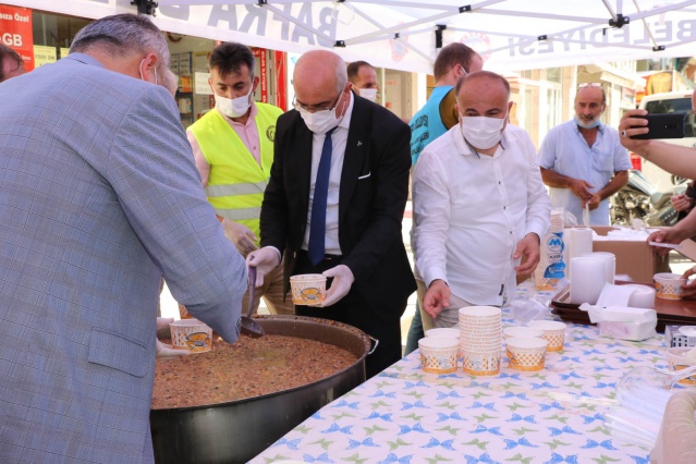 BAŞKAN KILIÇ'TAN AŞURE İKRAMI