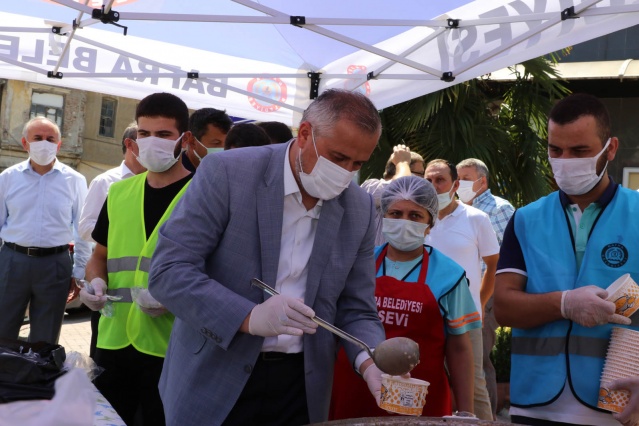 BAŞKAN KILIÇ'TAN AŞURE İKRAMI