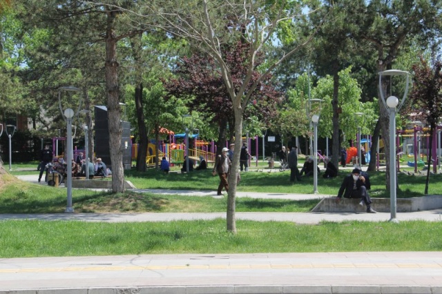 Uzun Aradan Sonra Sokağa Çıktılar