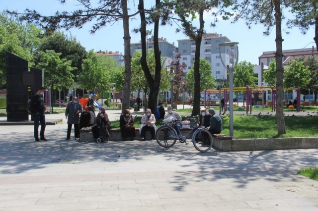 Uzun Aradan Sonra Sokağa Çıktılar