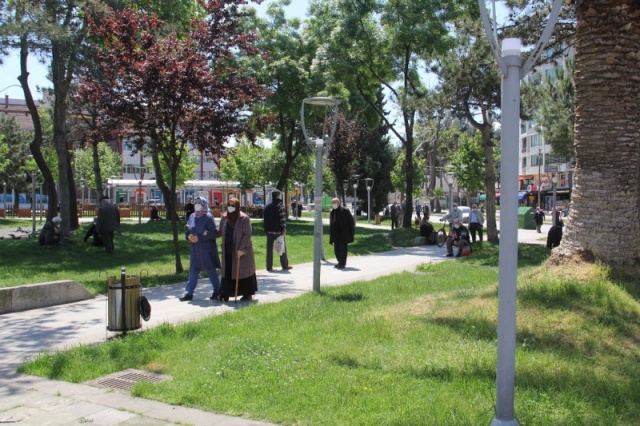 Uzun Aradan Sonra Sokağa Çıktılar