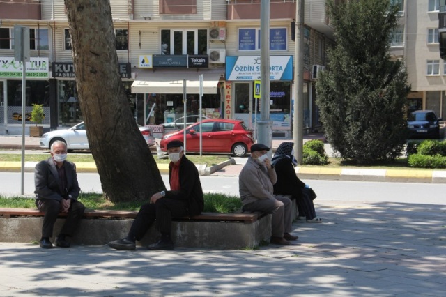 Uzun Aradan Sonra Sokağa Çıktılar