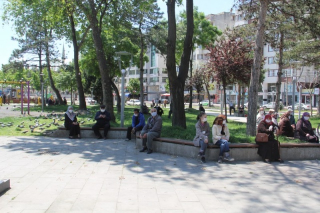 Uzun Aradan Sonra Sokağa Çıktılar