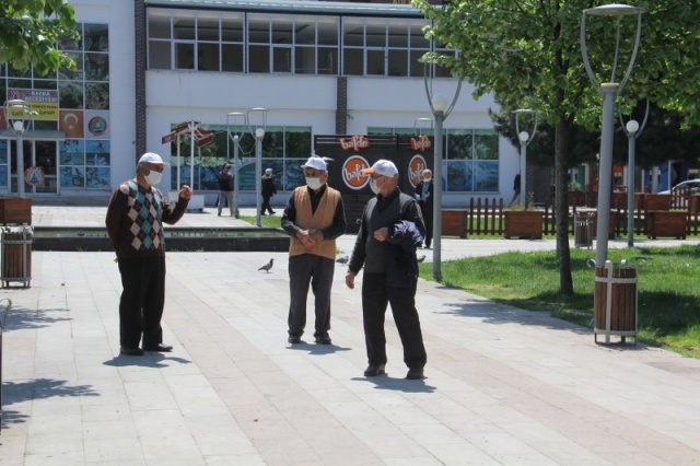 Uzun Aradan Sonra Sokağa Çıktılar
