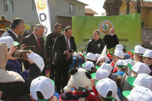 BAFRA'DA “DÜNYA ORMANCILIK GÜNÜ VE ORMAN HAFTASI” FİDAN DİKİMİ İLE KUTLANDI