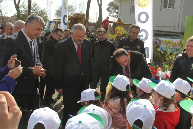BAFRA'DA “DÜNYA ORMANCILIK GÜNÜ VE ORMAN HAFTASI” FİDAN DİKİMİ İLE KUTLANDI