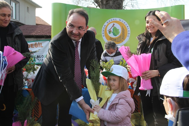 BAFRA'DA “DÜNYA ORMANCILIK GÜNÜ VE ORMAN HAFTASI” FİDAN DİKİMİ İLE KUTLANDI