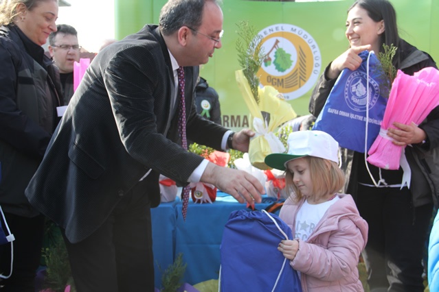 BAFRA'DA “DÜNYA ORMANCILIK GÜNÜ VE ORMAN HAFTASI” FİDAN DİKİMİ İLE KUTLANDI