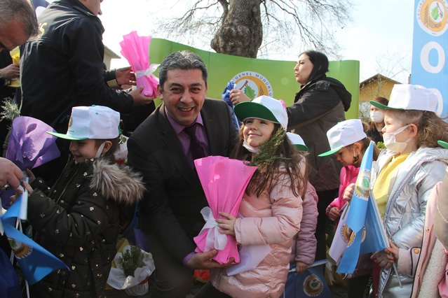 BAFRA'DA “DÜNYA ORMANCILIK GÜNÜ VE ORMAN HAFTASI” FİDAN DİKİMİ İLE KUTLANDI