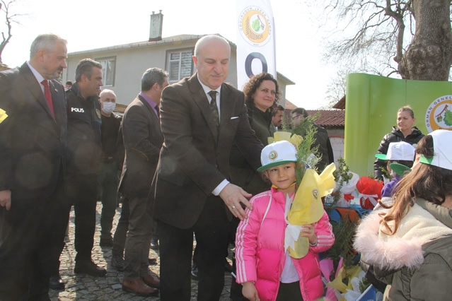 BAFRA'DA “DÜNYA ORMANCILIK GÜNÜ VE ORMAN HAFTASI” FİDAN DİKİMİ İLE KUTLANDI