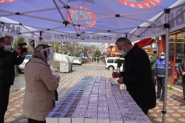 Başkan Kılıç Kandil Simiti Dağıttı