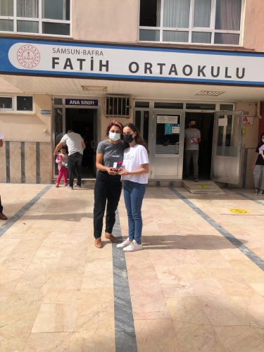 Bafra'nın güzide okullarindan Fatih Ortaokulu Fen Lisesini Kazanan öğrencilerini ödüllendirdi.