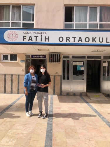 Bafra'nın güzide okullarindan Fatih Ortaokulu Fen Lisesini Kazanan öğrencilerini ödüllendirdi.