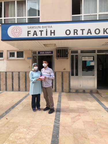 Bafra'nın güzide okullarindan Fatih Ortaokulu Fen Lisesini Kazanan öğrencilerini ödüllendirdi.