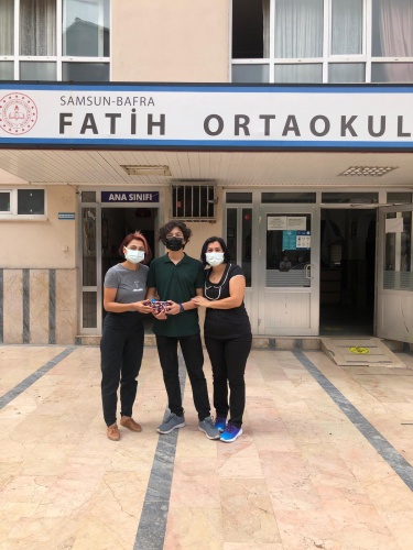 Bafra'nın güzide okullarindan Fatih Ortaokulu Fen Lisesini Kazanan öğrencilerini ödüllendirdi.