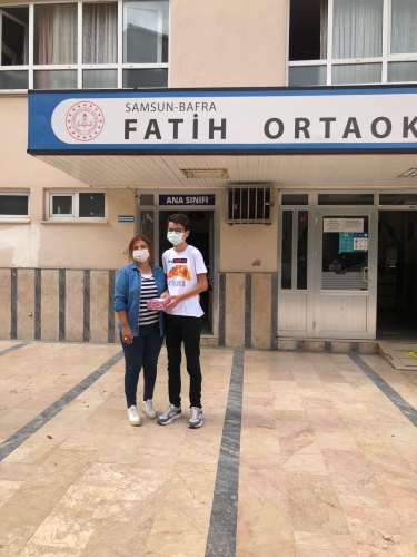 Bafra'nın güzide okullarindan Fatih Ortaokulu Fen Lisesini Kazanan öğrencilerini ödüllendirdi.