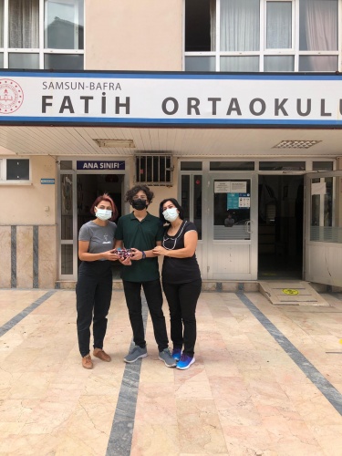 Bafra'nın güzide okullarindan Fatih Ortaokulu Fen Lisesini Kazanan öğrencilerini ödüllendirdi.