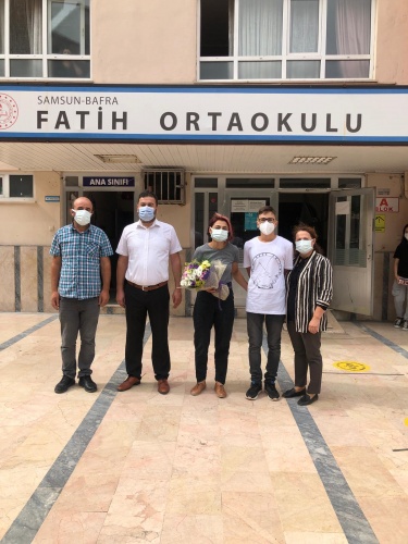 Bafra'nın güzide okullarindan Fatih Ortaokulu Fen Lisesini Kazanan öğrencilerini ödüllendirdi.