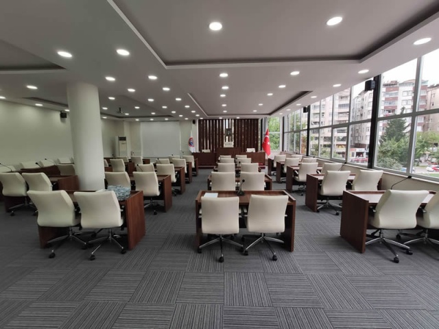 ODA BAŞKANLARINDAN YENİ MECLİS SALONUNA TAM NOT