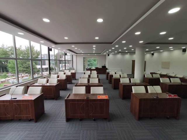ODA BAŞKANLARINDAN YENİ MECLİS SALONUNA TAM NOT