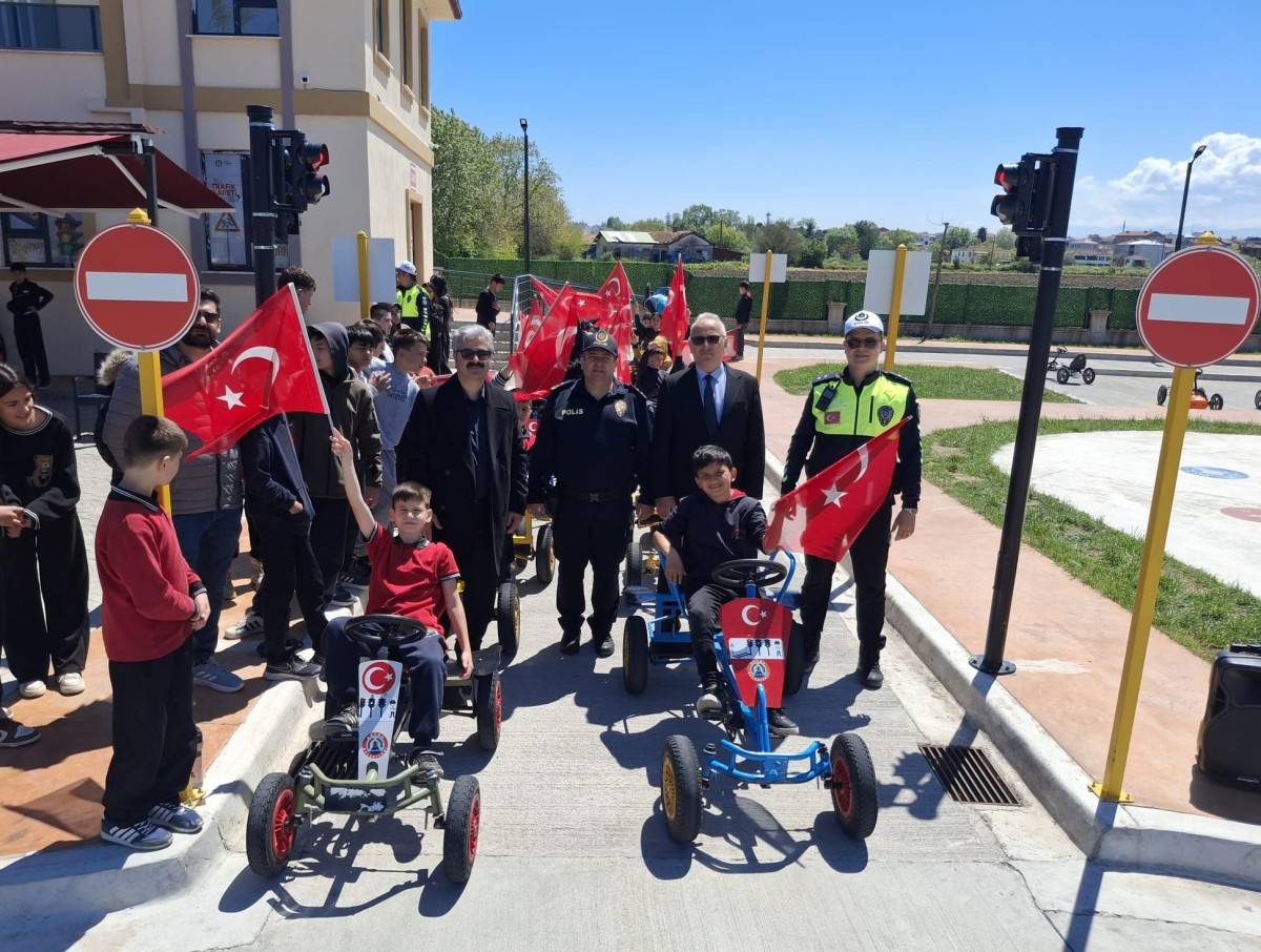 Bafra'da öğrencilere uygulamalı trafik eğitimi verildi