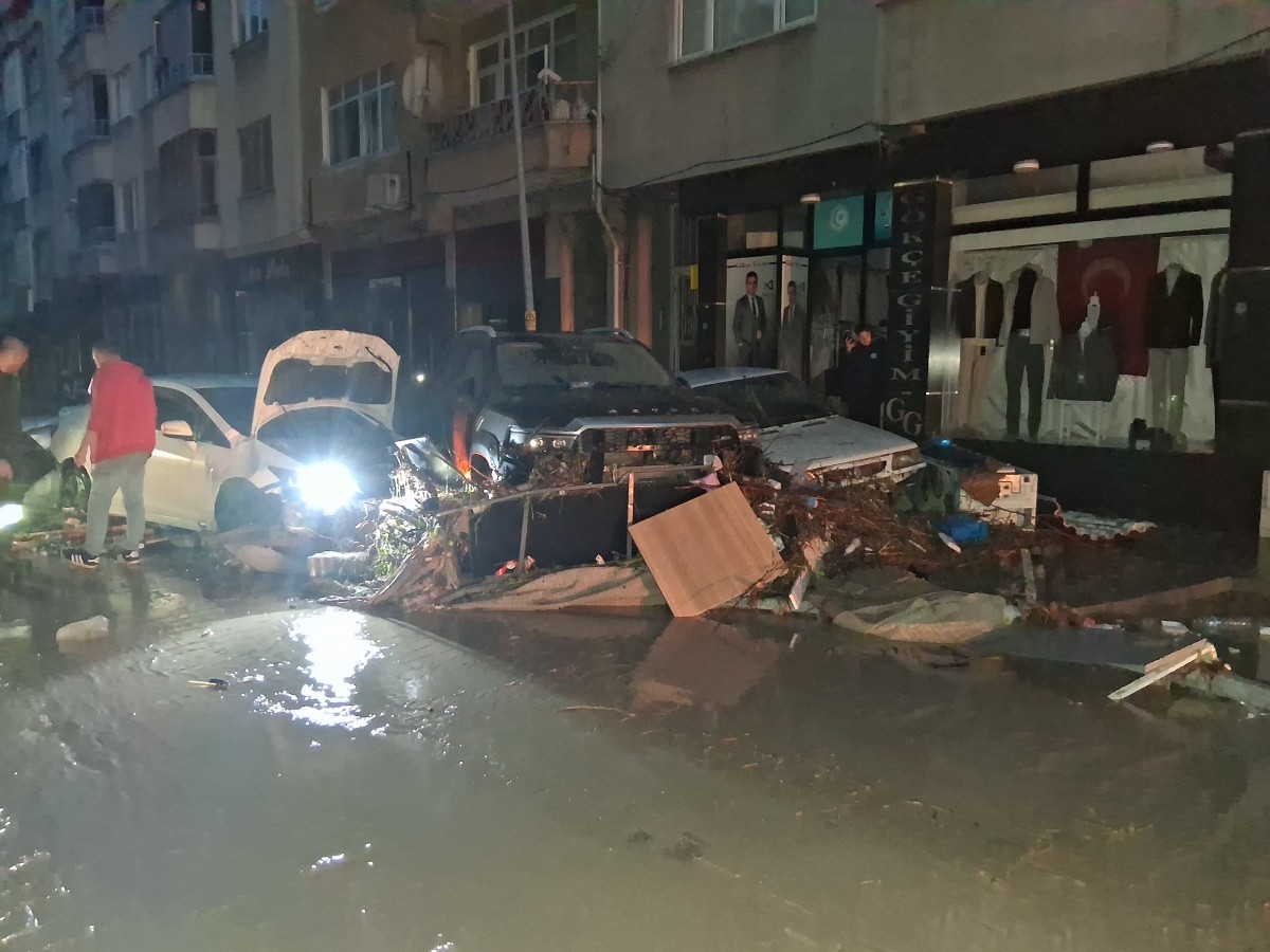Samsun Valisi Orhan Tavlı, taşkına ilişkin açıklamada bulundu