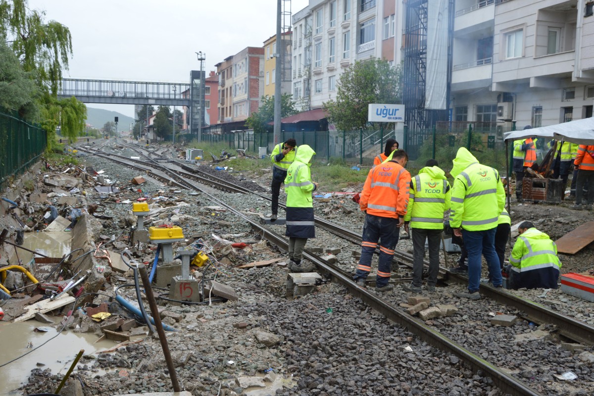Samsun'un Havza ilçesinde selde zarar gören demir yolu onarıldı