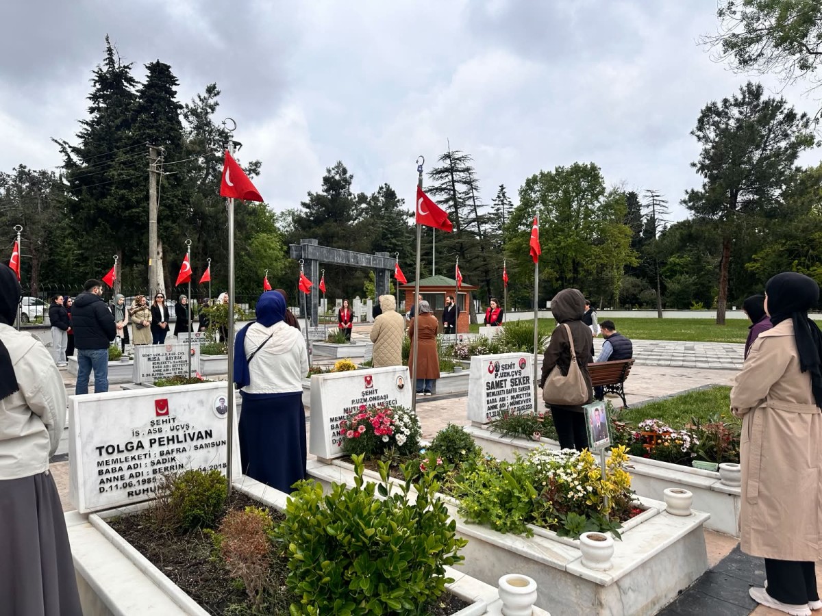 Bafra'da Gençlik Haftası kapsamında tören ve şehitlik ziyareti yapıldı
