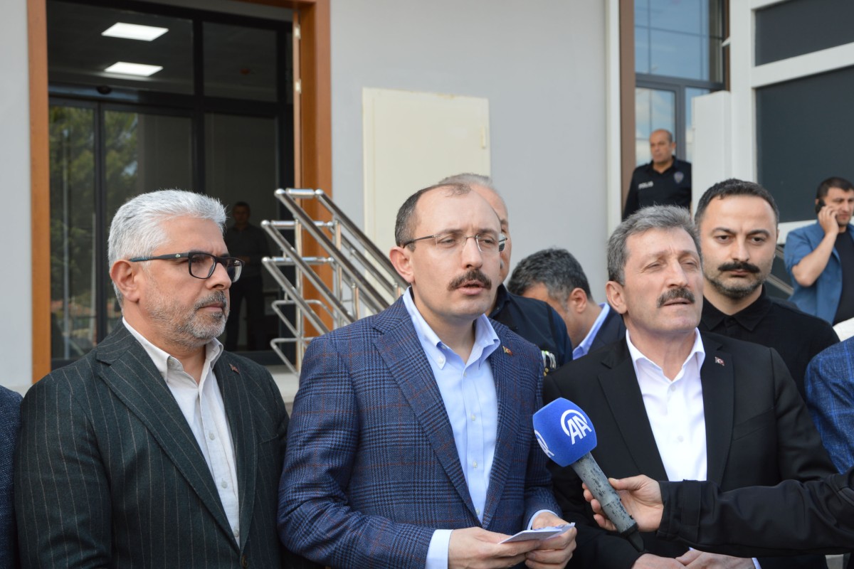 TBMM Plan ve Bütçe Komisyonu Başkanı Muş, sel yaşanan Havza'da incelemede bulundu