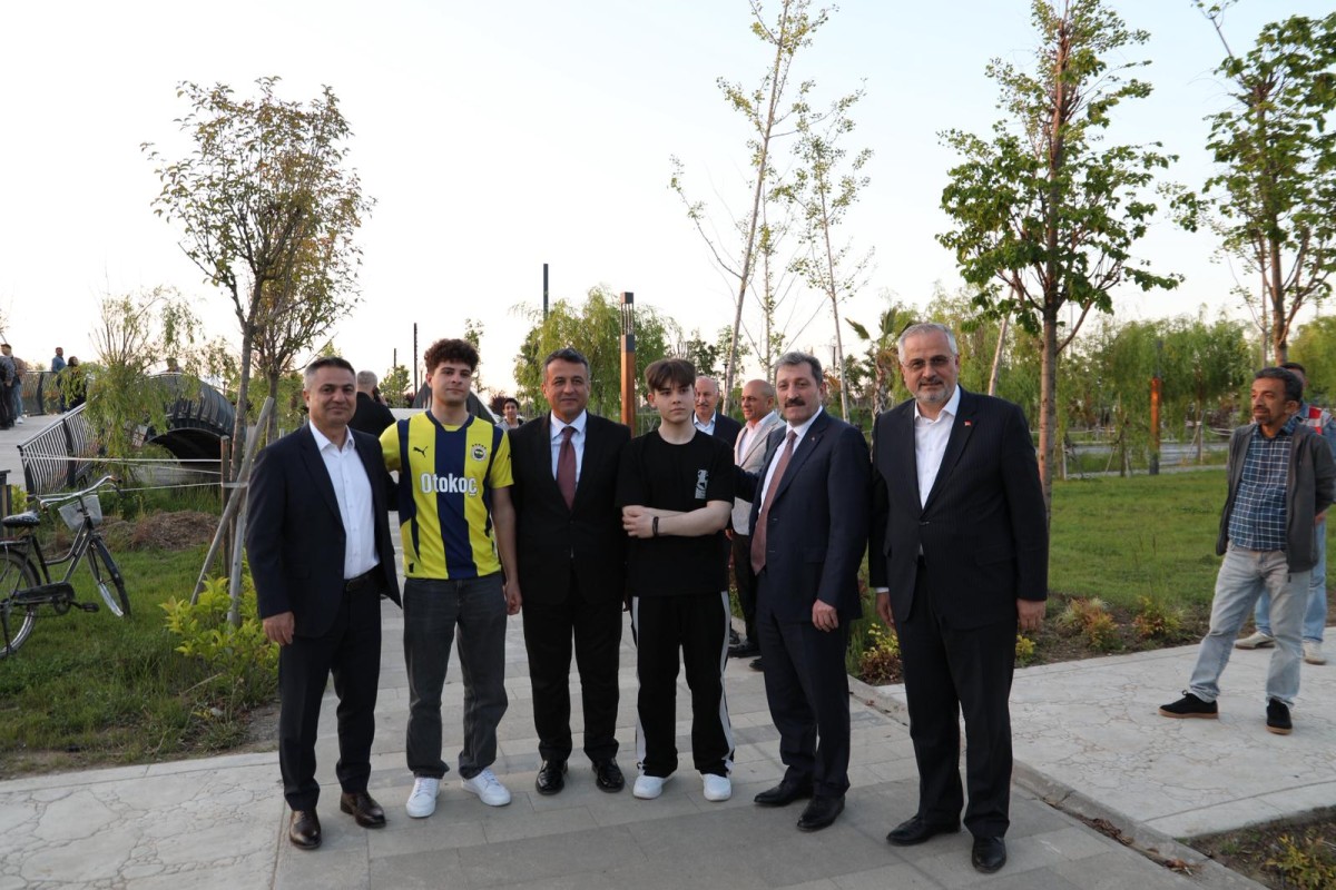 Vali Tavlı ve Büyükşehir Belediye Başkanı Doğan'dan Bafra Millet Bahçesi'ne ziyaret