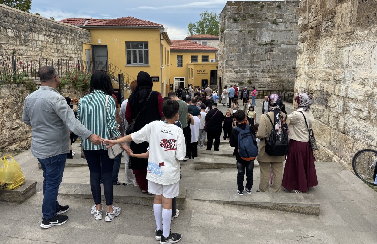 Türkiye'nin kuzey ucu Sinop'ta bayram hareketliliği yaşanıyor