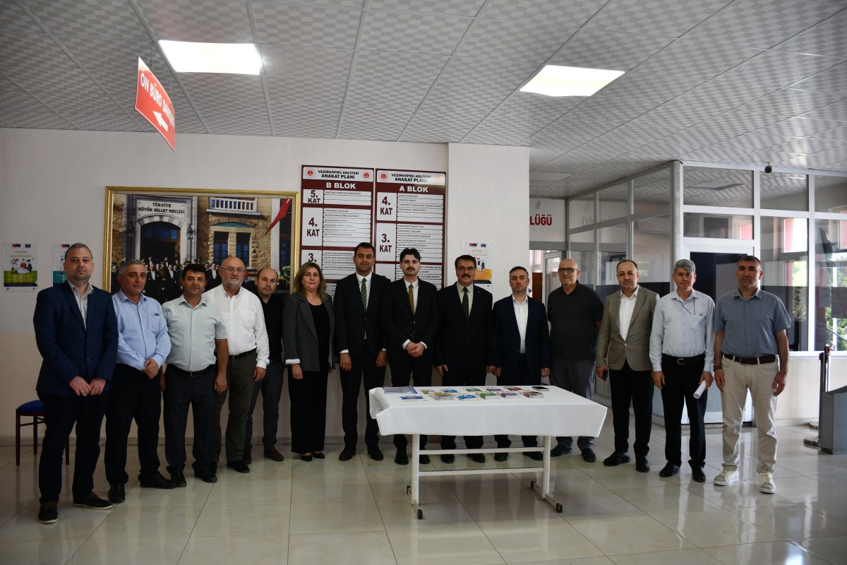 Vezirköprü'de Uzlaştırma Haftası kapsamında bilgilendirme standı açıldı