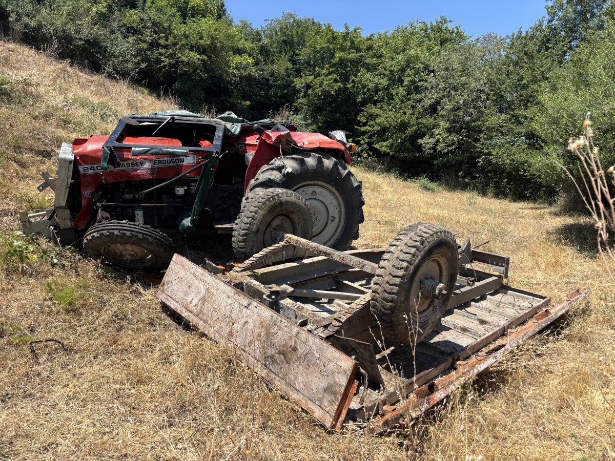Samsun'da devrilen traktörden atlayan sürücü yaralandı