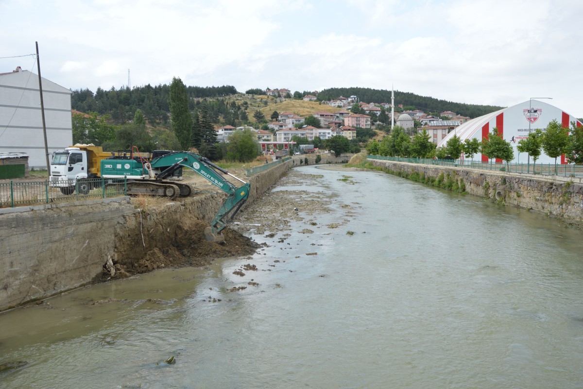 Samsun'da Tersakan Irmağı yatağının temizliğine başlandı
