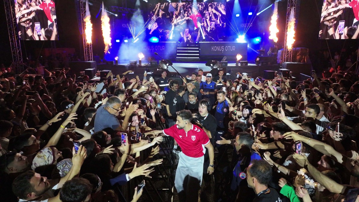 KAPIKAYAFEST'TE MÜZİĞİN RİTMİ SEFO İLE YÜKSELDİ