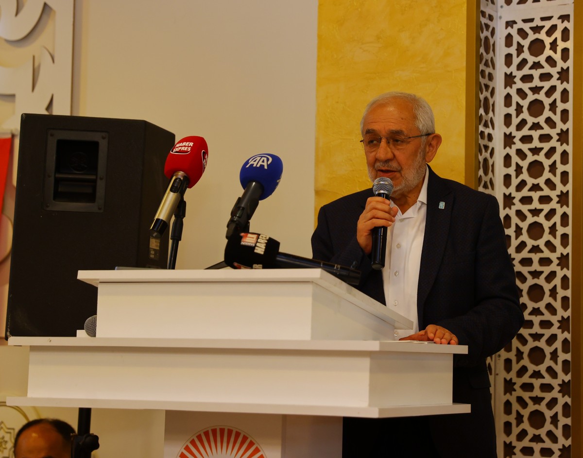 Türkiye Dil ve Edebiyat Derneği Genel Başkanı Ekrem Erdem, Samsun'daki genel kurulda konuştu