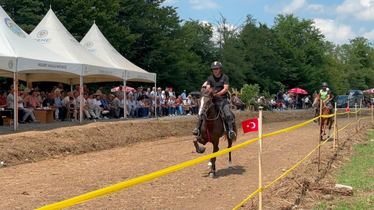 Samsun'da Geleneksel Rahvan At Yarışları düzenlendi